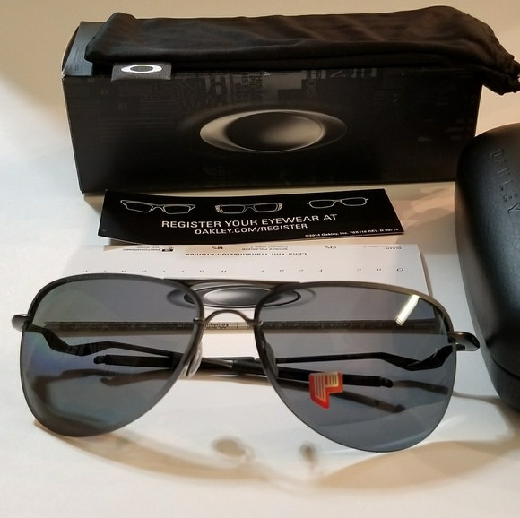 Oakley Other - Oakley Sunglasses Tailpin Carbon Grey Polarized